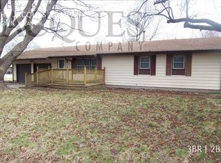1820 N Yulan Dr, Springfield, MO 65803