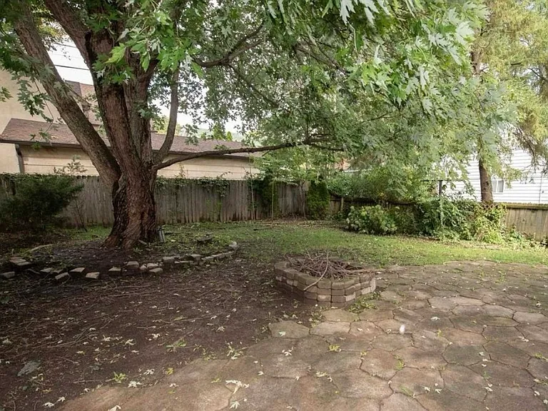 720 Owen St — Photo 12