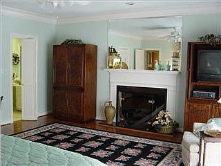 2nd image of 4747 Sussex Ln