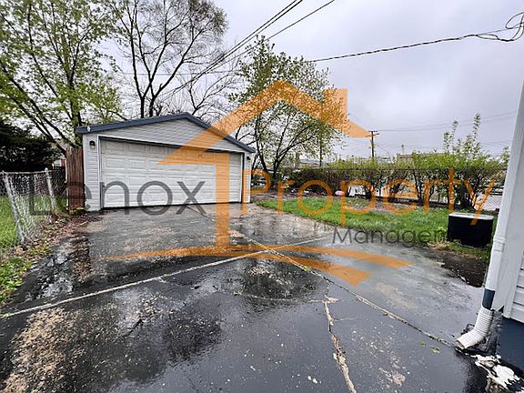 3rd image of 18542 Woodside St
