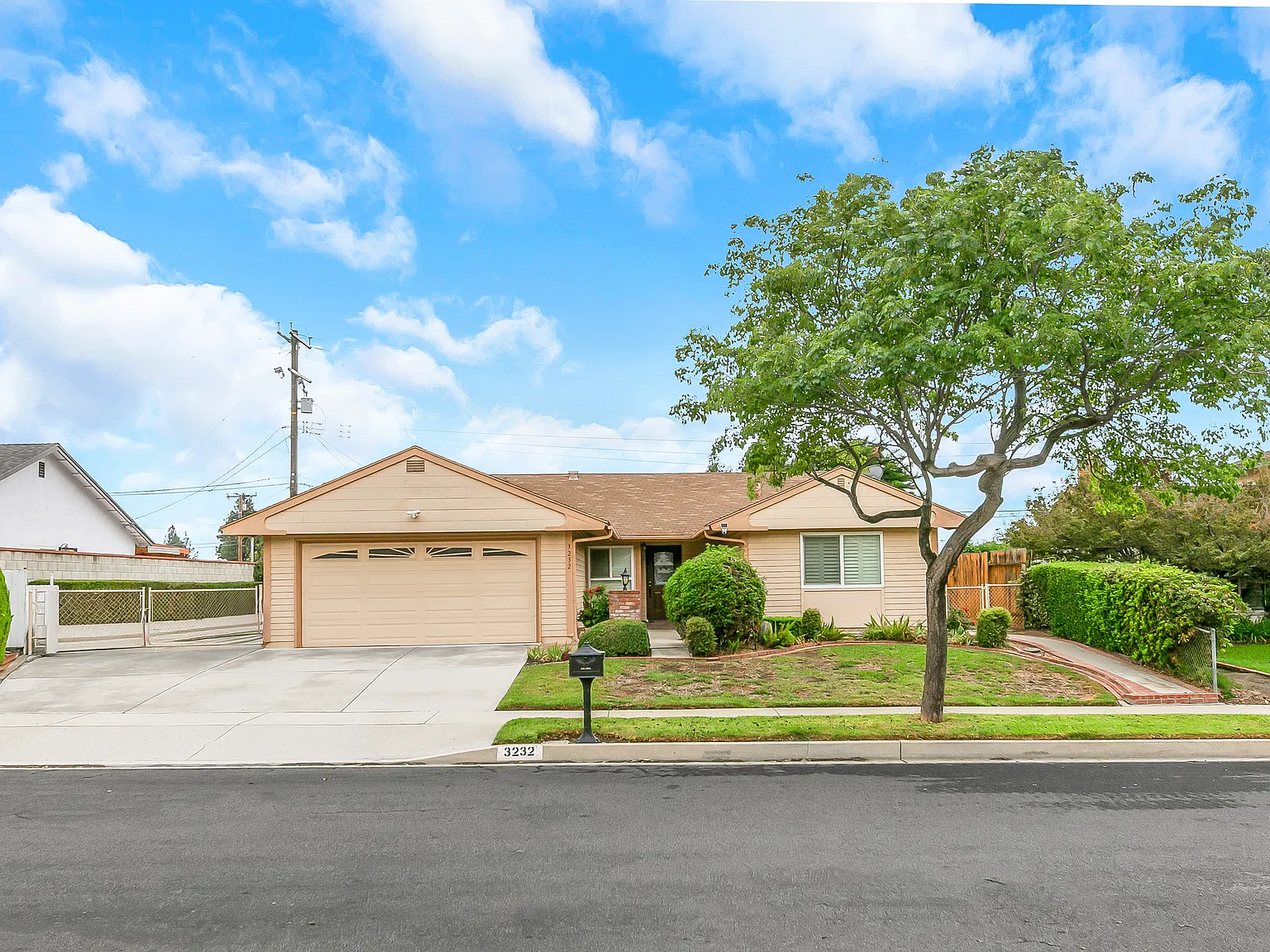 4 bed, 1560 sqft, $4,600 — Photo 1