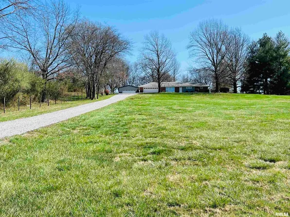 3955 College Rd, Harrisburg, IL 62946