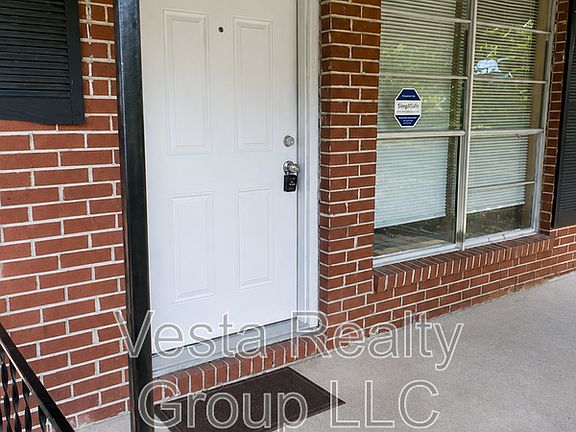 3rd image of 93 Forest Rd