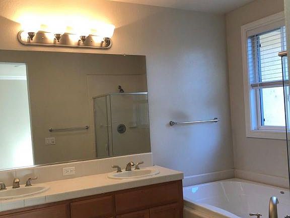 5th image of 1128 McKay Dr