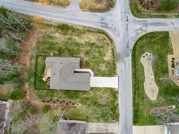 2nd image of 117 Minetta Dr