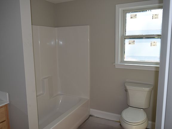 3rd image of 154 N Main St