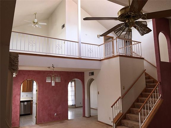 2nd image of 2801 Lake Spier Dr