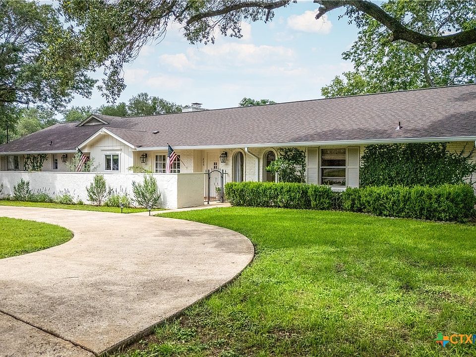 1st image of 226 Oakwood Blvd