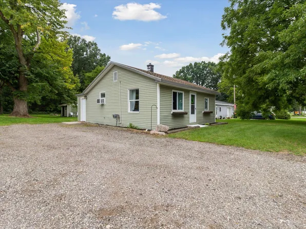 2654 Patterson Rd, Wayland, MI 49348