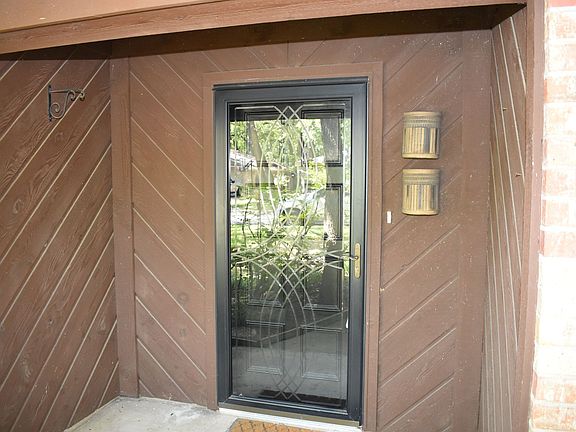 2nd image of 2929 Oak Forest Dr