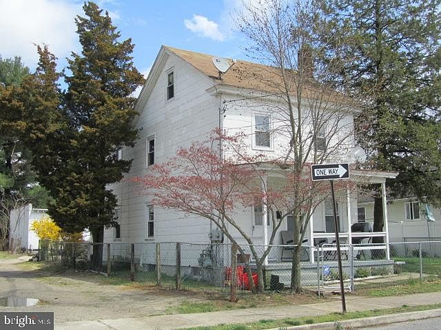 2nd image of 1027 Church St