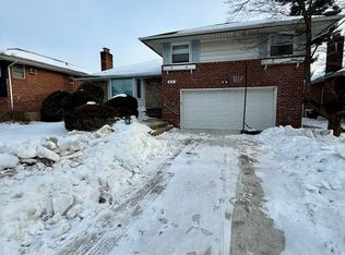 63 Bellwood Dr, New Hyde Park, NY 11040