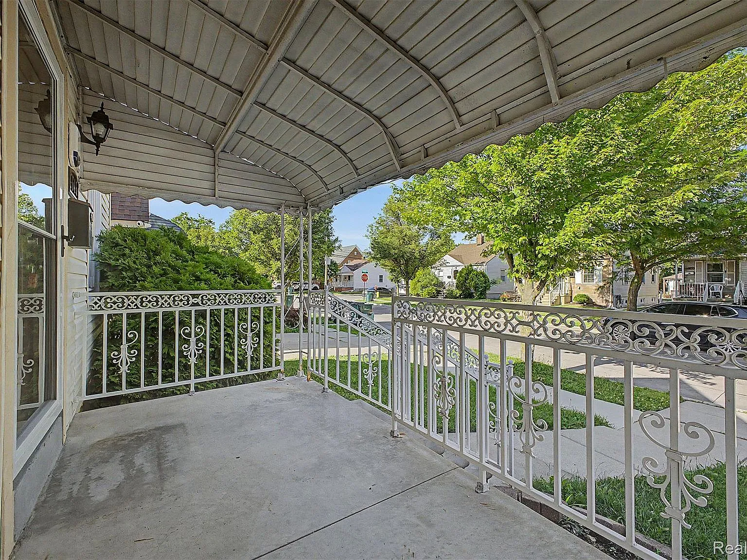 3 bed, 1200 sqft, $1,800 — Photo 3