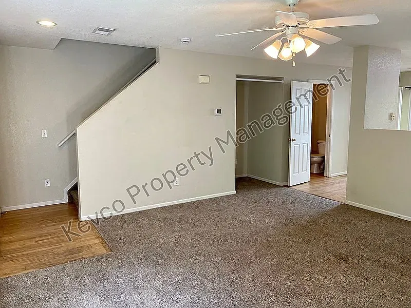 4 bed, 2.5 bath, 1366 sqft, $2,400 — Photo 2