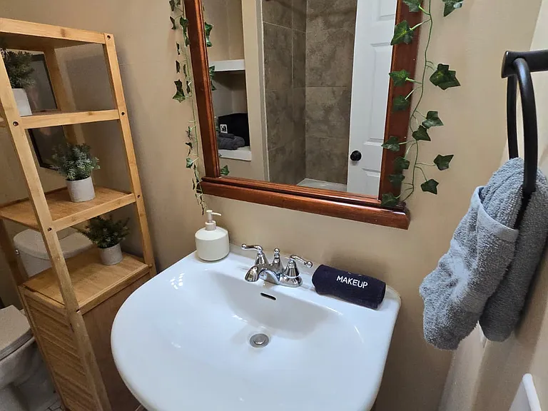 2231 Whitaker St — Photo 11
