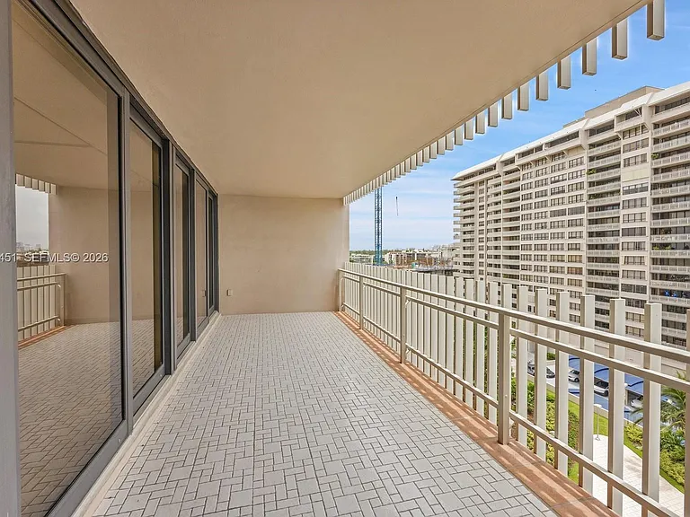 2 Grove Isle Dr #B907 — Photo 4