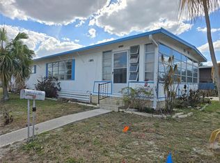 1805 Blue Lake Dr, Lakeland, FL 33801