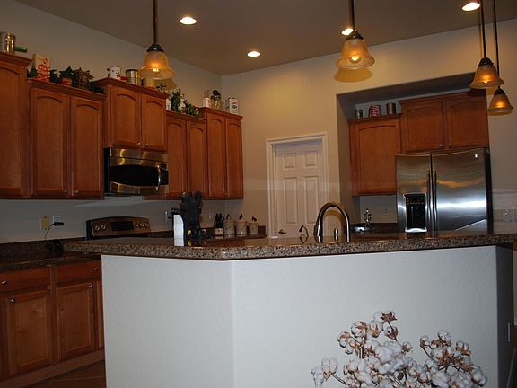 3rd image of 519 E Tropical Dr