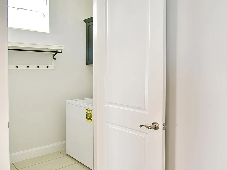 2211 Chenevert St #A — Photo 24