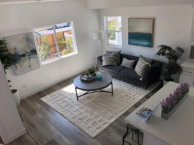 3946 S Budlong Ave #1/2 — Photo 3