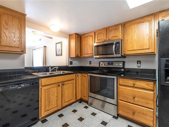 2nd image of 6320 Newtown Cir #20B6