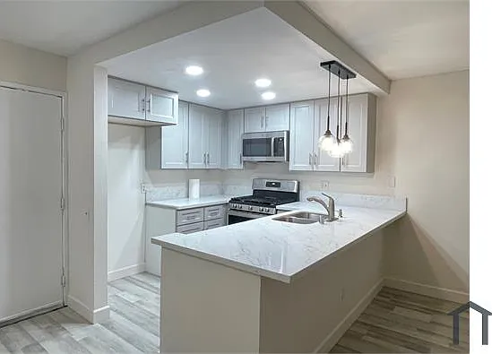 6825 Alabama Ave — Photo 1