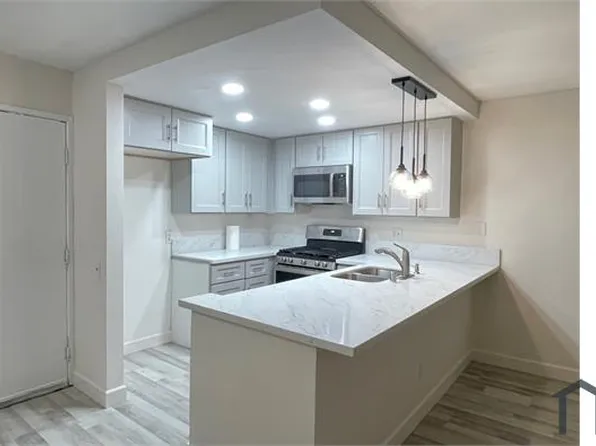 6825 Alabama Ave, Canoga Park, CA