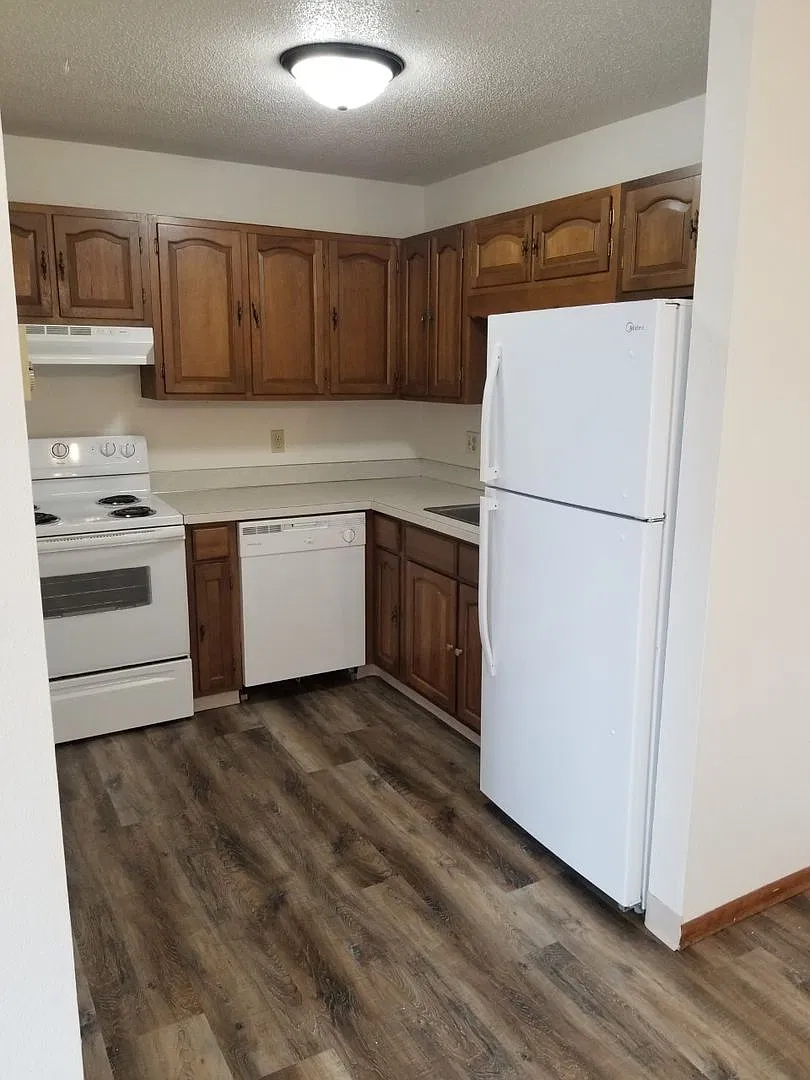 Town Square Apartments — Photo 3