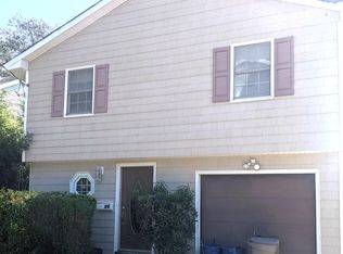 10 Charleston Dr FLOOR 1, Amityville, NY 11701