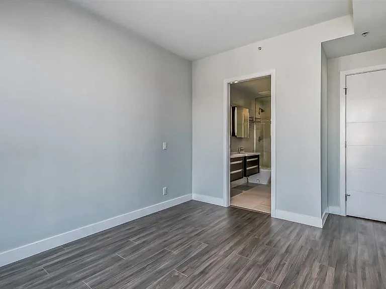 930 16th Ave SW #402 — Photo 14