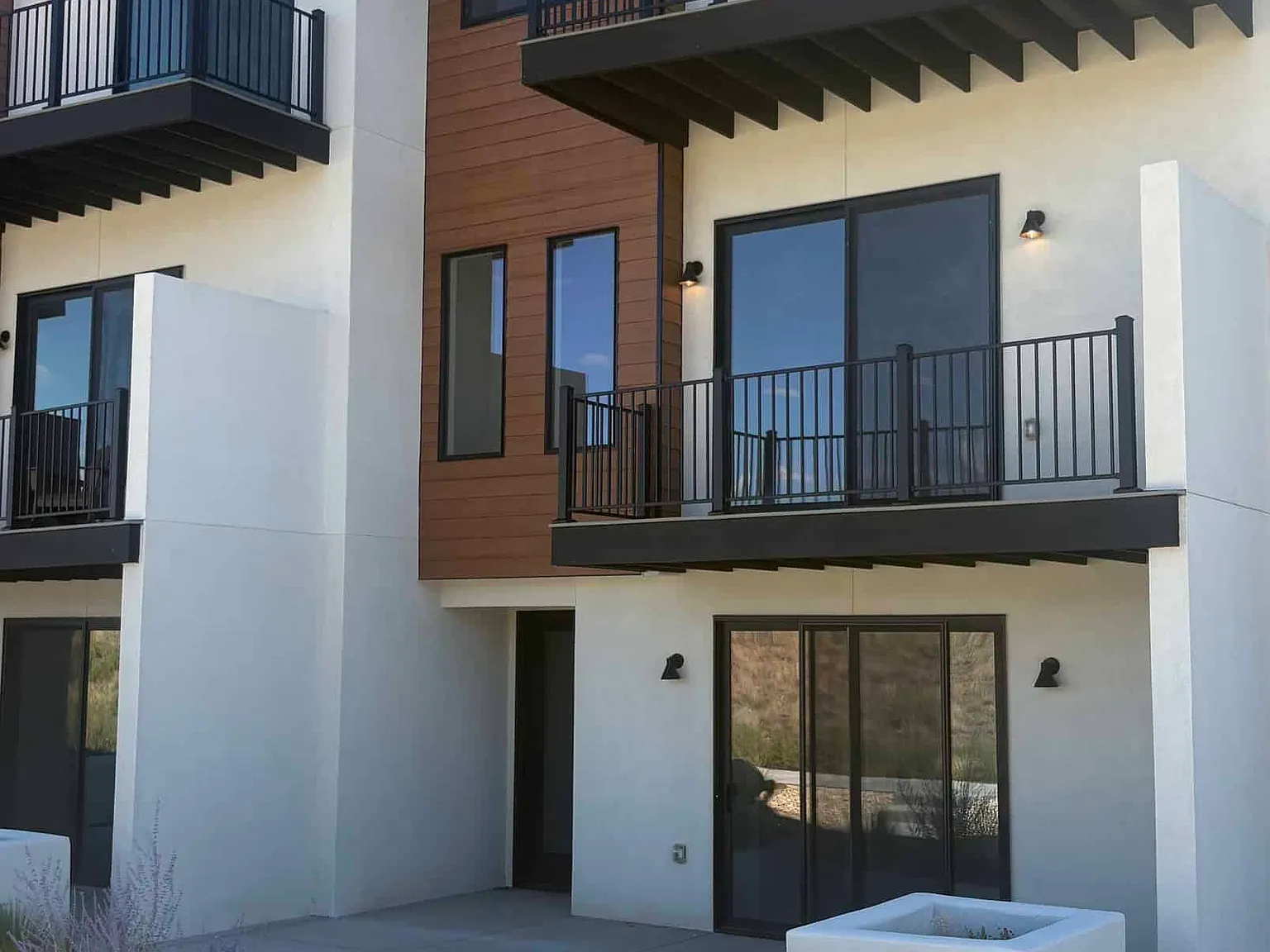 3 bed, 2300 sqft, $2,950 — Photo 1