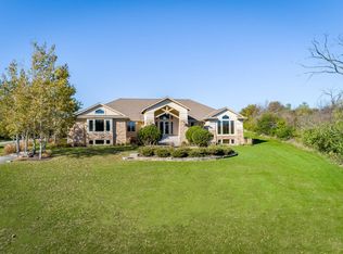 21050 W Windsor Dr, New Berlin, WI 53146