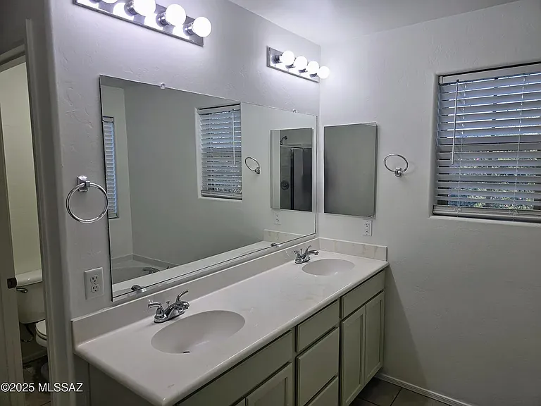 707 W Calle Capotasto — Photo 10