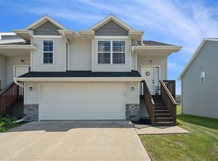 388 Tanglewood Dr, Solon, IA 52333