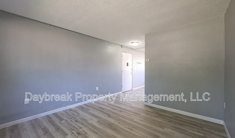 32 10th Ave N #6 — Photo 2