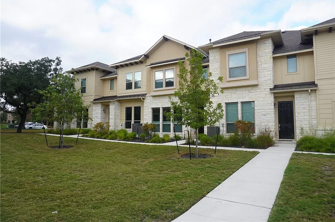 3 bed, 2.5 bath, 1779 sqft, $2,245 — Photo 2