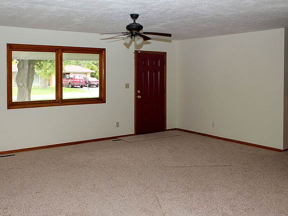 3rd image of 127 Eastland Dr