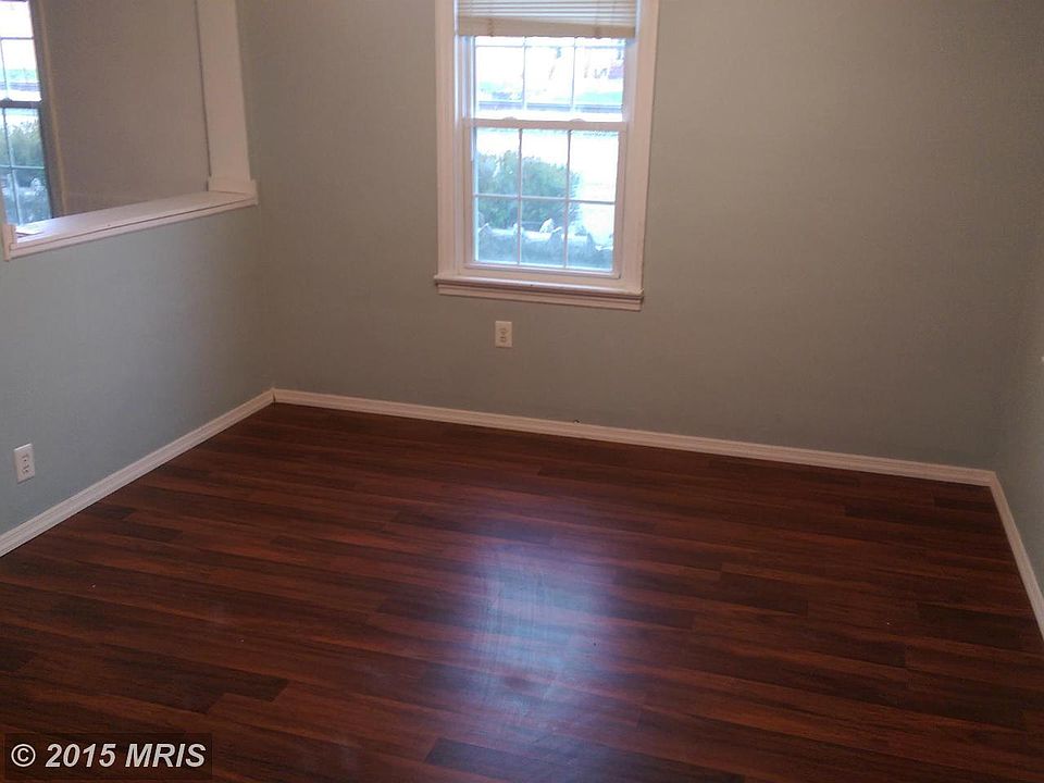 1st image of 611 Park Ln