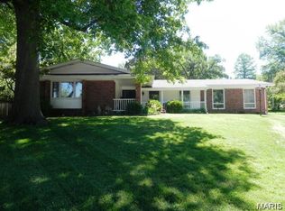 1130 Meadowgrass Ct, Florissant, MO 63033