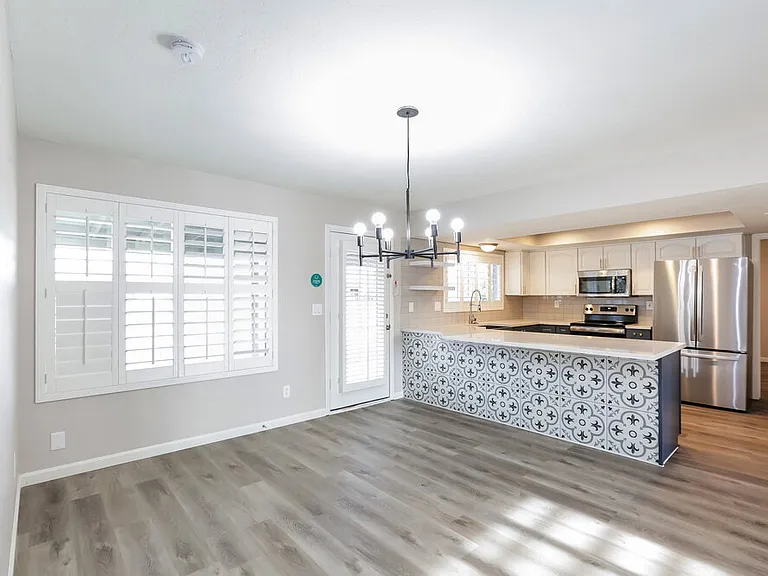 8402 S 15th Way — Photo 5