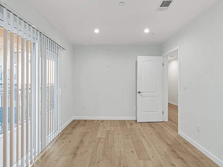 569 E Cypress Ave — Photo 12