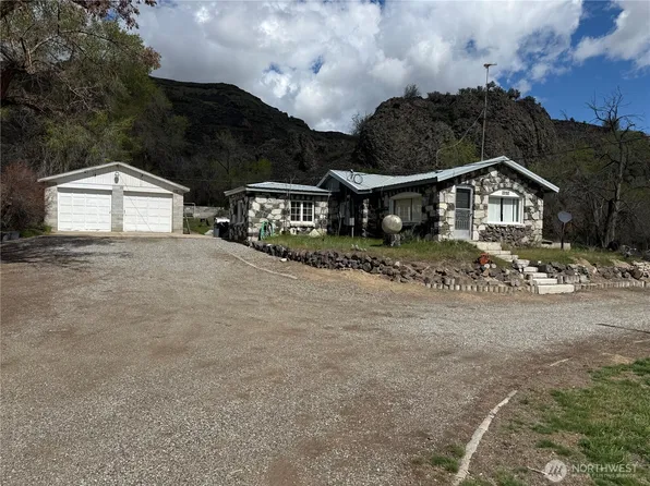 22152 Pleasant Valley Road NE, Grand Coulee, WA 99133