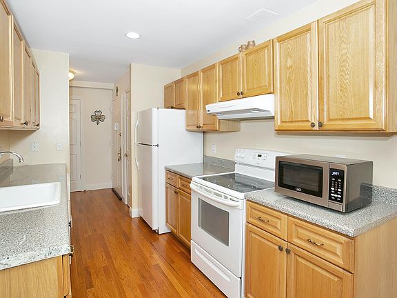 5th image of 16 Manville Ln APT 3