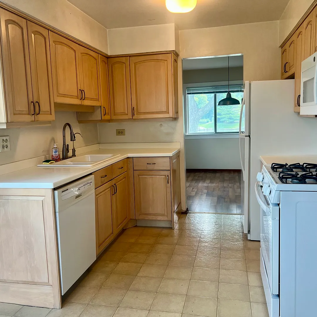 3 bed, 1.5 bath, 1466 sqft, $2,400 — Photo 2