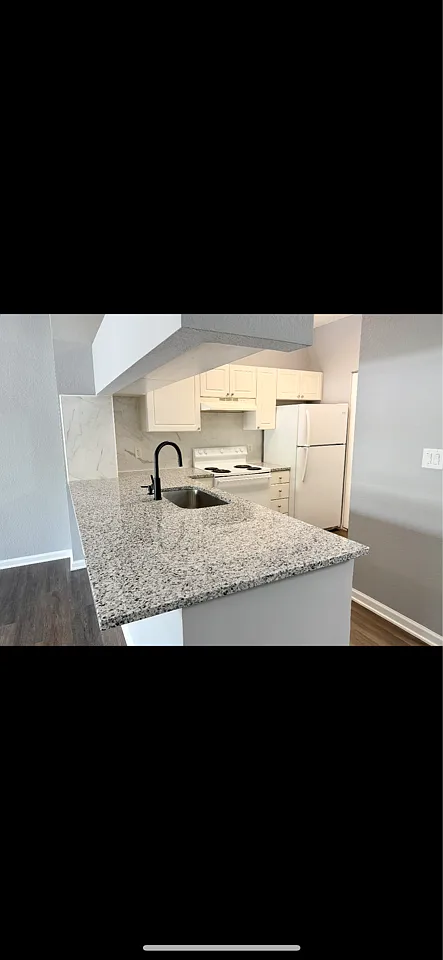 1 bed, 833 sqft, $1,325 — Photo 3