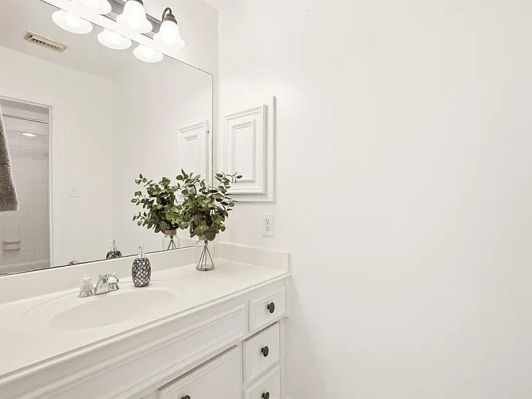 1322 Kirby Lake Ct — Photo 35