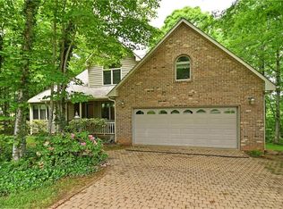 176 Knollcrest Dr, Pinnacle, NC 27043