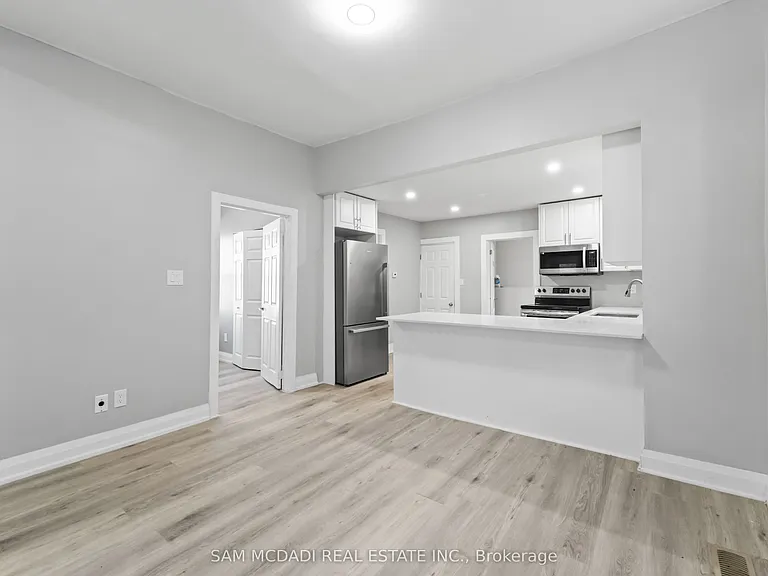 266 Beach Rd — Photo 2