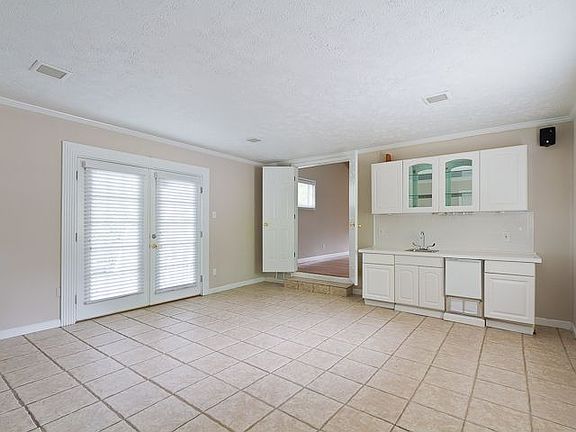 Den w/ Wetbar & Fireplace