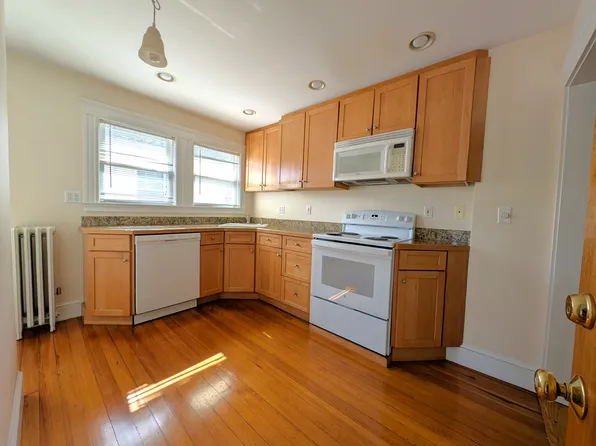67 1st St #2, Medford, MA 02155